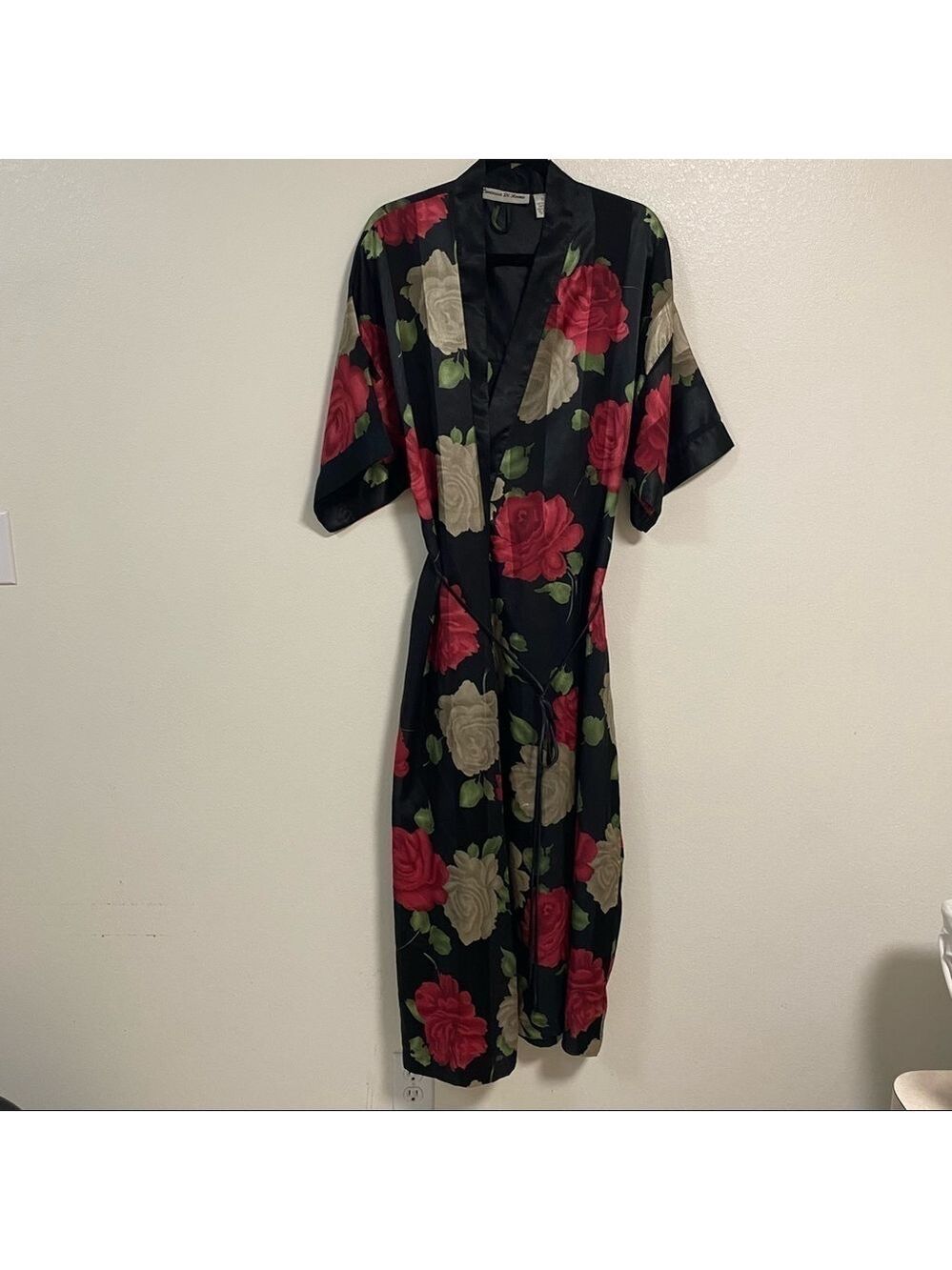 Contessa Di Roma Robe Women’s Size Medium Black Floral print Satin Dress Robe